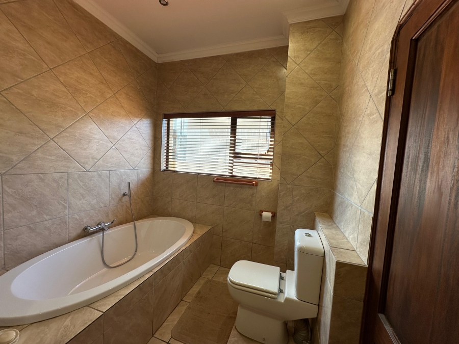 5 Bedroom Property for Sale in Xanadu Eco Park North West